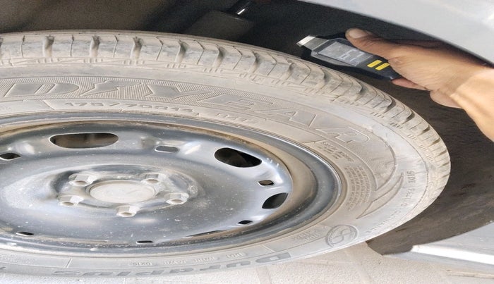 2016 Volkswagen Polo COMFORTLINE 1.2L, Petrol, Manual, 81,603 km, tyre