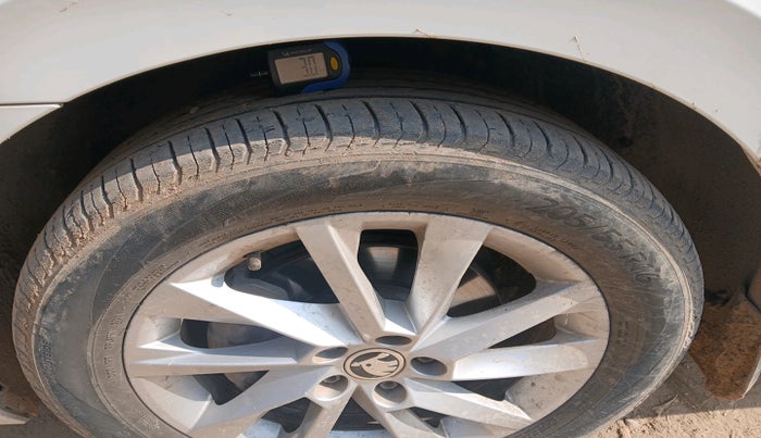 2022 Skoda SLAVIA AMBITION 1.0L TSI MT, Petrol, Manual, 45,145 km, tyre