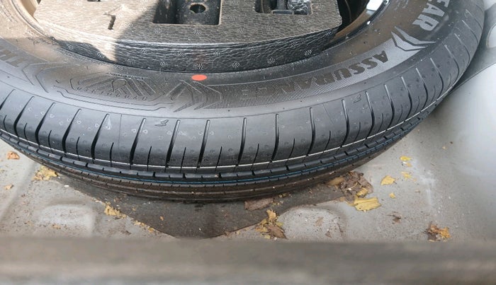 2022 Skoda SLAVIA AMBITION 1.0L TSI MT, Petrol, Manual, 45,145 km, tyre