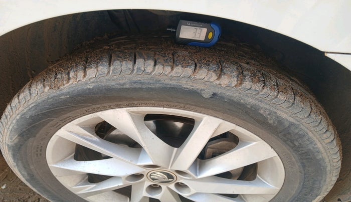 2022 Skoda SLAVIA AMBITION 1.0L TSI MT, Petrol, Manual, 45,145 km, tyre