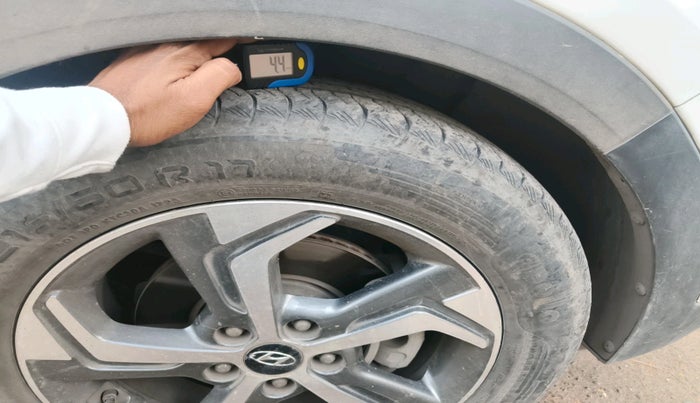 2018 Hyundai Creta SX AT 1.6 PETROL, Petrol, Automatic, 1,24,682 km, tyre