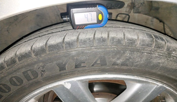 2011 Volkswagen Vento HIGHLINE PETROL AT, Petrol, Automatic, 1,04,743 km, tyre