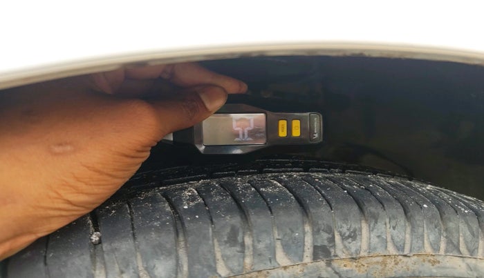 2012 Volkswagen Polo COMFORTLINE 1.2L, Diesel, Manual, 1,67,139 km, tyre