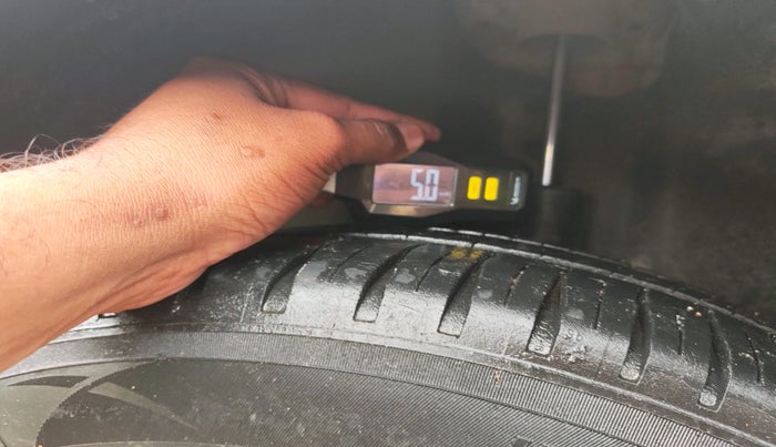 2012 Volkswagen Polo COMFORTLINE 1.2L, Diesel, Manual, 1,67,139 km, tyre