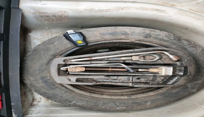 2012 Volkswagen Polo COMFORTLINE 1.2L, Diesel, Manual, 1,67,139 km, tyre