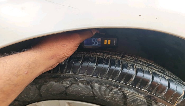 2012 Volkswagen Polo COMFORTLINE 1.2L, Diesel, Manual, 1,67,139 km, tyre