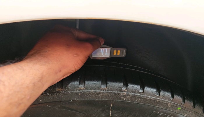 2012 Volkswagen Polo COMFORTLINE 1.2L, Diesel, Manual, 1,67,139 km, tyre