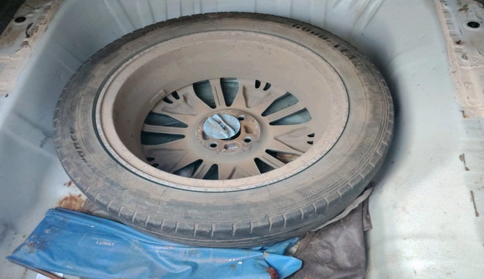 2017 Honda City 1.5L I-VTEC VX, Petrol, Manual, 2,25,575 km, tyre