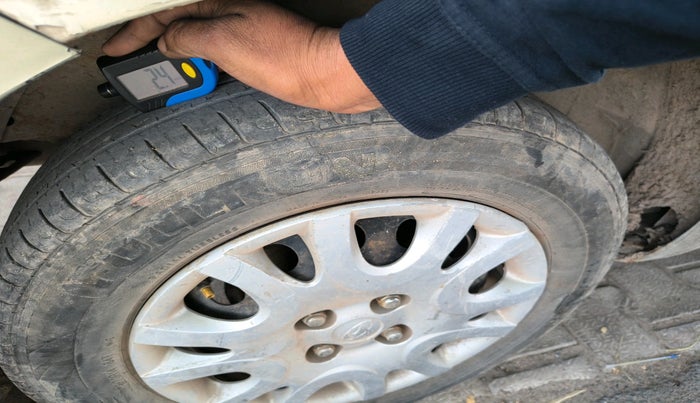 2011 Hyundai i20 MAGNA 1.2, Petrol, Manual, 1,11,584 km, tyre