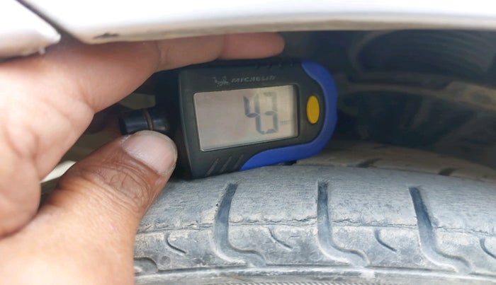 2013 Hyundai Eon MAGNA +, Petrol, Manual, 85,717 km, tyre