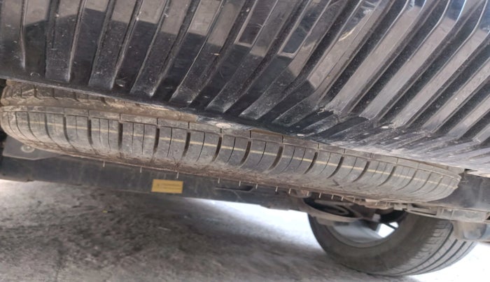 2024 Tata Safari ACCOMPLISHED DARK EDITION, Diesel, Manual, 22,188 km, tyre