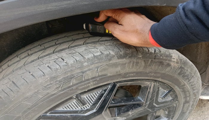 2024 Tata Safari ACCOMPLISHED DARK EDITION, Diesel, Manual, 22,188 km, tyre