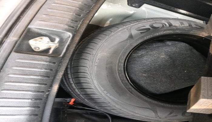 2020 KIA SELTOS HTK PLUS 1.5, Petrol, Manual, 1,06,961 km, tyre