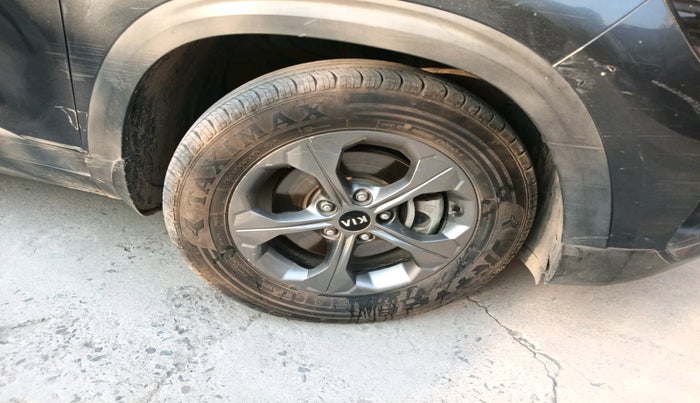 2020 KIA SELTOS HTK PLUS 1.5, Petrol, Manual, 1,06,961 km, tyre