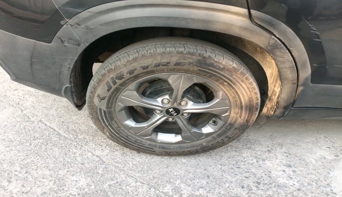 2020 KIA SELTOS HTK PLUS 1.5, Petrol, Manual, 1,06,961 km, tyre