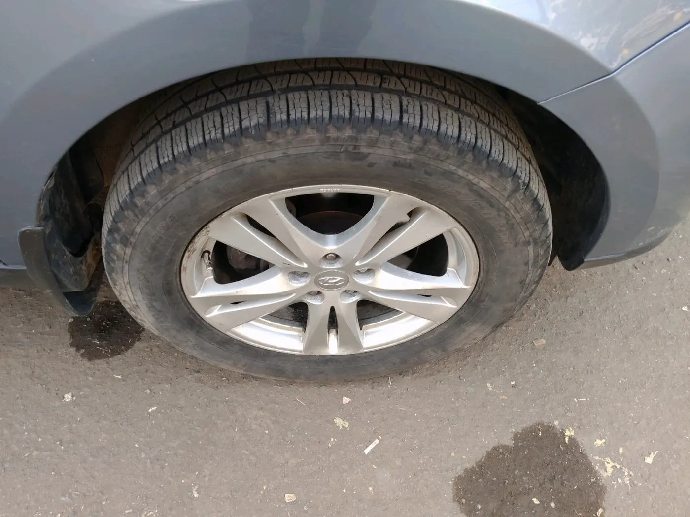 2011 Hyundai Santa Fe 2 WD, Diesel, Manual, 1,35,140 km, tyre
