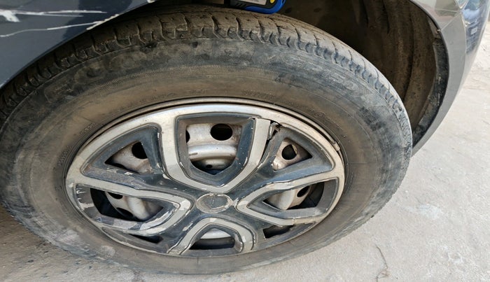 2021 Tata ALTROZ XE PETROL, Petrol, Manual, 52,730 km, tyre