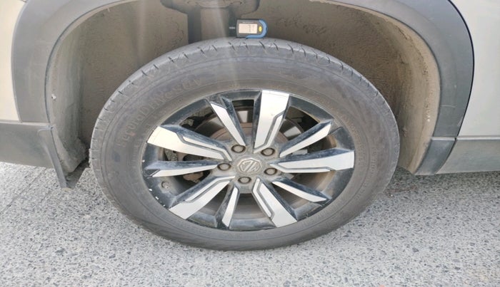 2019 MG HECTOR STYLE 2.0 DIESEL, Diesel, Manual, 1,23,227 km, tyre