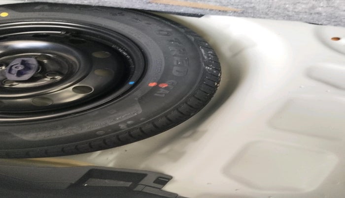 2025 Maruti Swift VXi AMT, Petrol, Automatic, 4,471 km, tyre