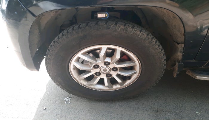 2016 Mahindra TUV300 T8, Diesel, Manual, 1,52,527 km, tyre