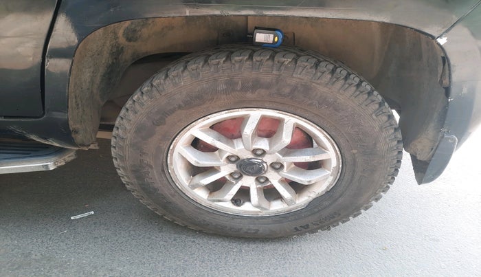 2016 Mahindra TUV300 T8, Diesel, Manual, 1,52,527 km, tyre