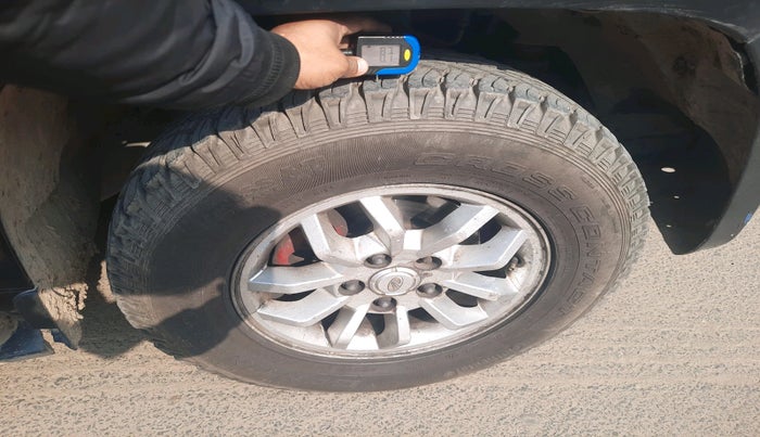 2016 Mahindra TUV300 T8, Diesel, Manual, 1,52,527 km, tyre