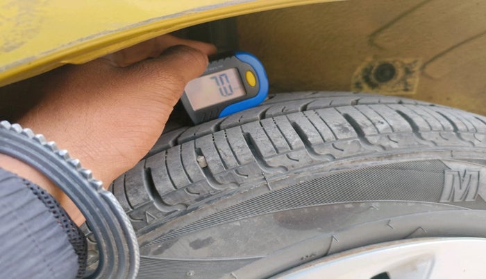 2015 Maruti Celerio ZXI, Petrol, Manual, 1,05,655 km, tyre