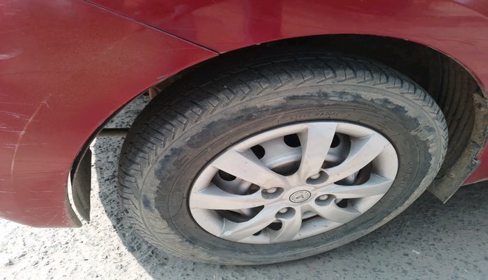 2017 Hyundai Eon ERA +, Petrol, Manual, 31,748 km, tyre