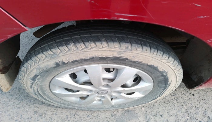 2017 Hyundai Eon ERA +, Petrol, Manual, 31,748 km, tyre