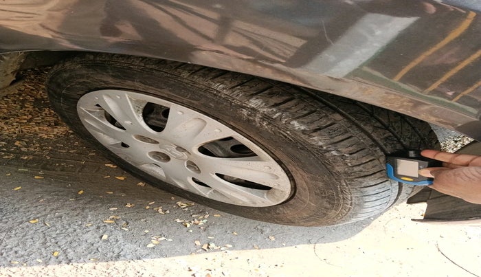 2015 Honda Amaze 1.2L I-VTEC S AT, Petrol, Automatic, 1,854 km, tyre