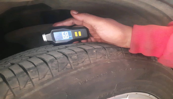 2013 Mahindra XUV500 W8, Diesel, Manual, 1,01,556 km, tyre