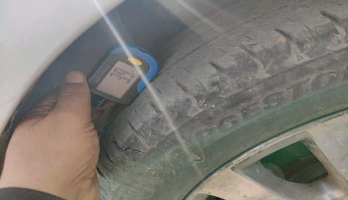 2011 Maruti Kizashi 2.4L AT, Petrol, Automatic, 51,049 km, tyre