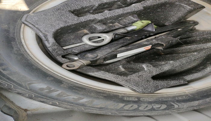 2011 Maruti Kizashi 2.4L AT, Petrol, Automatic, 51,049 km, tyre