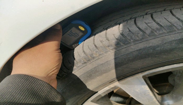 2011 Maruti Kizashi 2.4L AT, Petrol, Automatic, 51,049 km, tyre