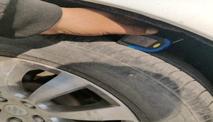 2011 Maruti Kizashi 2.4L AT, Petrol, Automatic, 51,049 km, tyre