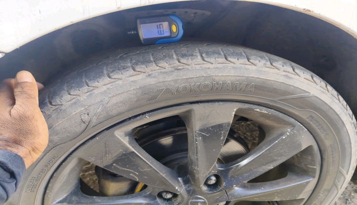 2012 Hyundai Verna FLUIDIC 1.6 CRDI SX, Diesel, Manual, 1,47,238 km, tyre