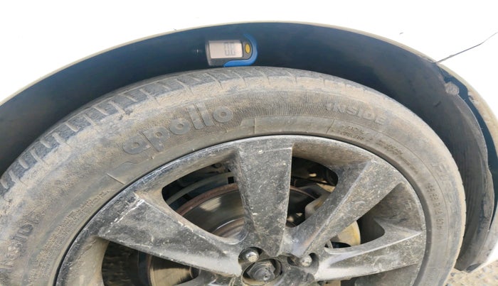 2012 Hyundai Verna FLUIDIC 1.6 CRDI SX, Diesel, Manual, 1,47,238 km, tyre