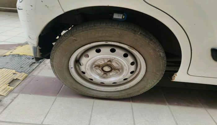 2011 Maruti Wagon R 1.0 LXI, Petrol, Manual, 1,06,735 km, tyre