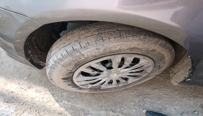 2015 Maruti Swift Dzire VXI, Petrol, Manual, 1,03,344 km, tyre