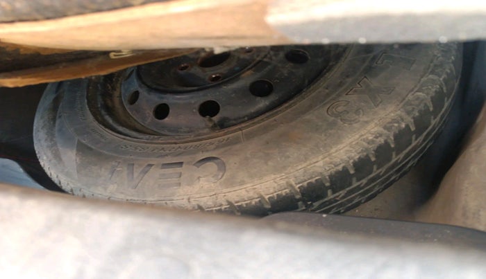 2015 Maruti Swift Dzire VXI, Petrol, Manual, 1,03,344 km, tyre