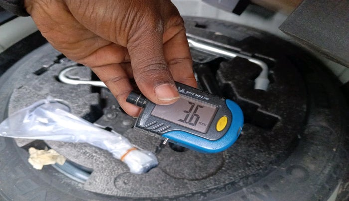 2023 Mahindra XUV400 EL 7.2 KW, Electric, Automatic, 40,557 km, tyre