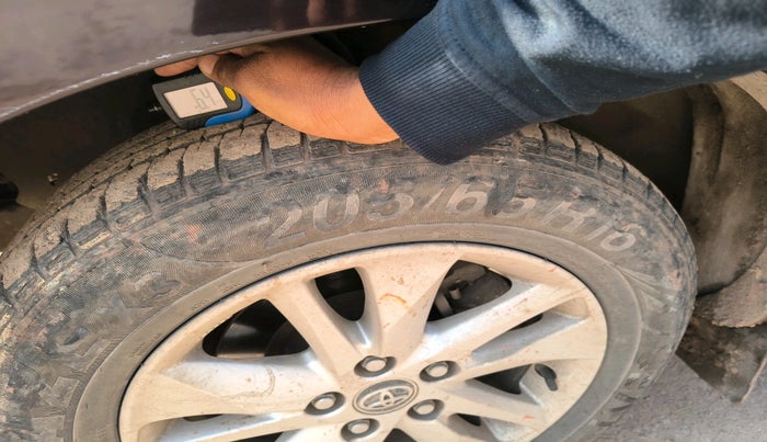 2017 Toyota Innova Crysta 2.4 VX 7 STR, Diesel, Manual, 98,487 km, tyre