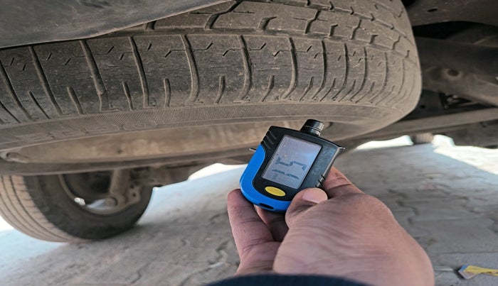 2017 Toyota Innova Crysta 2.4 VX 7 STR, Diesel, Manual, 98,487 km, tyre