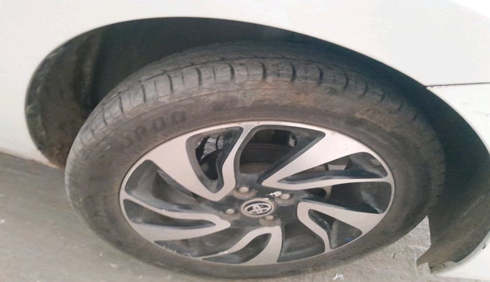 2019 Toyota Glanza V, Petrol, Manual, 94,300 km, tyre