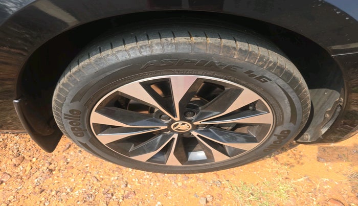 2021 Skoda Superb L&K 2.0 TSI AT, Petrol, Automatic, 32,524 km, tyre