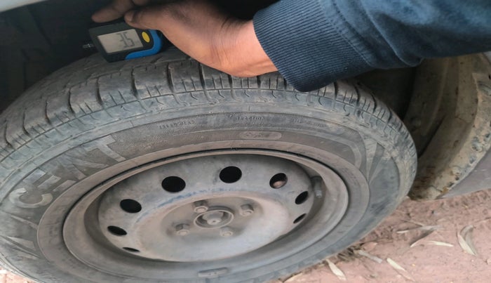 2015 Maruti Swift VXI, Petrol, Manual, 1,40,480 km, tyre