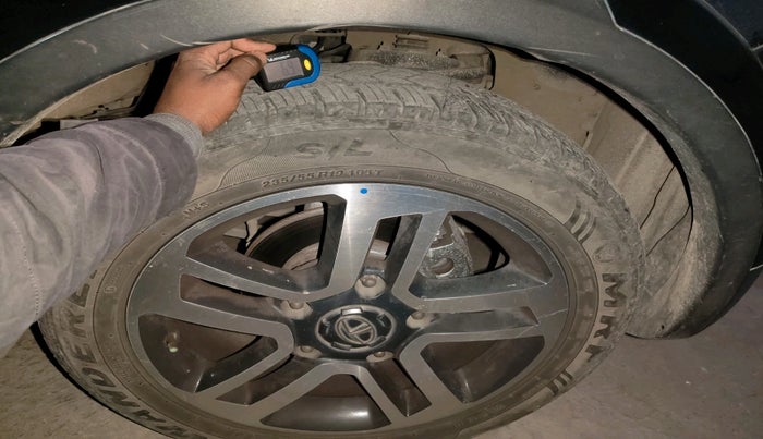 2017 Tata Hexa XTA 4X2 7 STR, Diesel, Automatic, 82,783 km, tyre