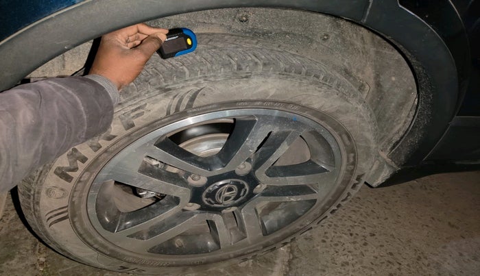 2017 Tata Hexa XTA 4X2 7 STR, Diesel, Automatic, 82,783 km, tyre