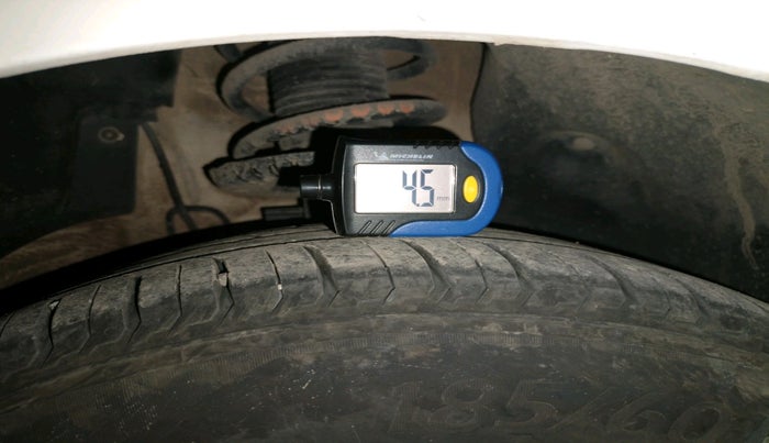 2014 Volkswagen Polo HIGHLINE1.2L, Petrol, Manual, 1,23,343 km, tyre