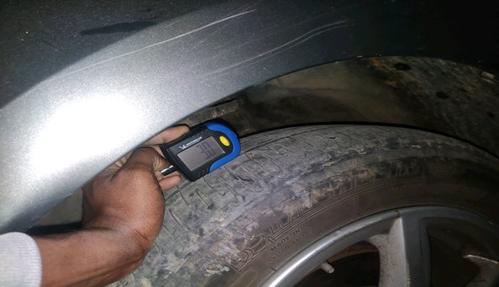 2014 Volkswagen Vento HIGHLINE DIESEL 1.6, Diesel, Manual, 1,02,750 km, tyre